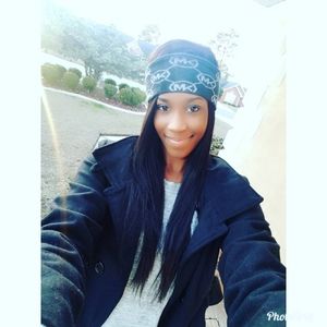 Meet your Posher, Alexis